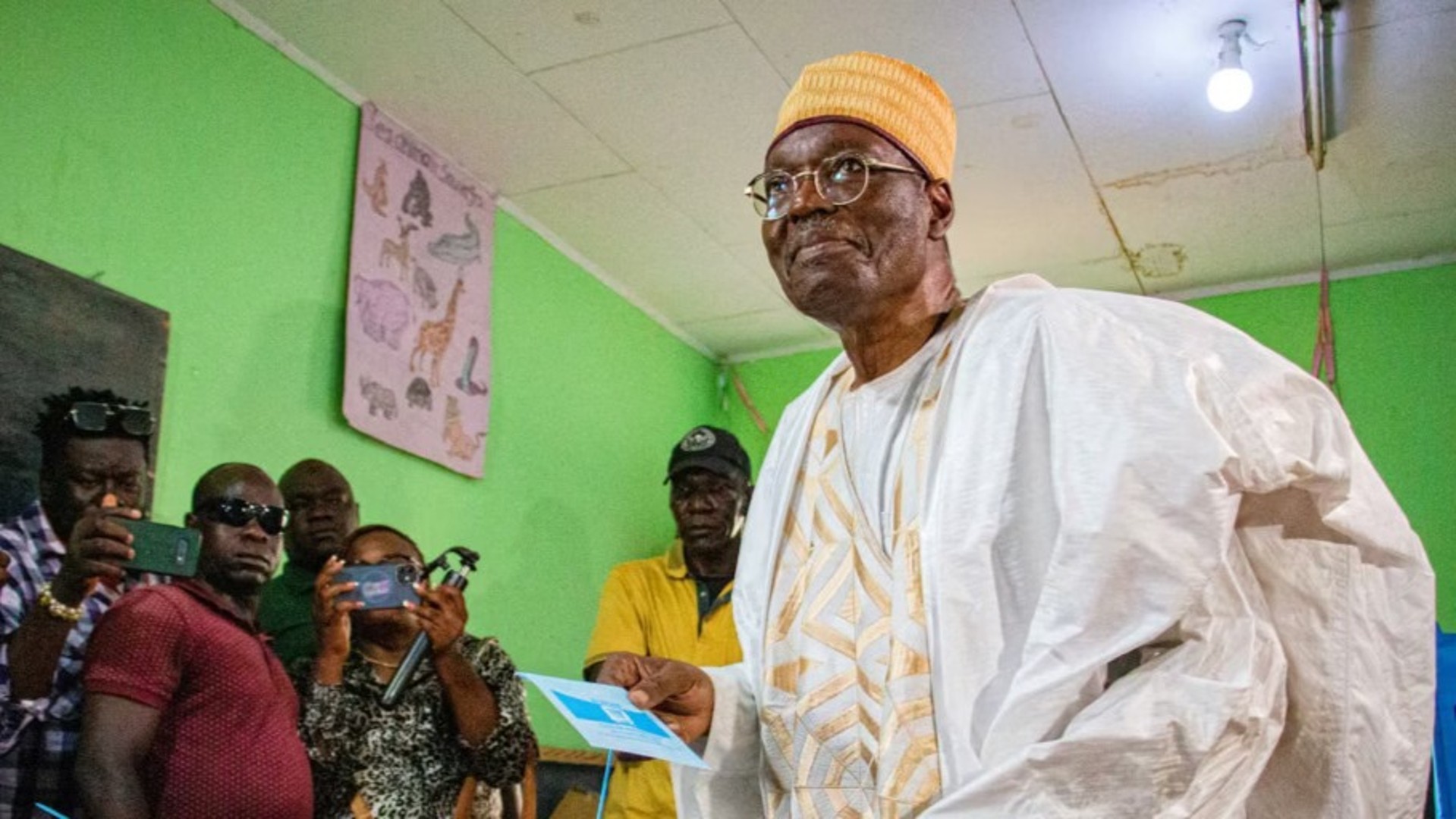 Cameroun : bientôt la fin d’exil pour Issa Tchiroma ?