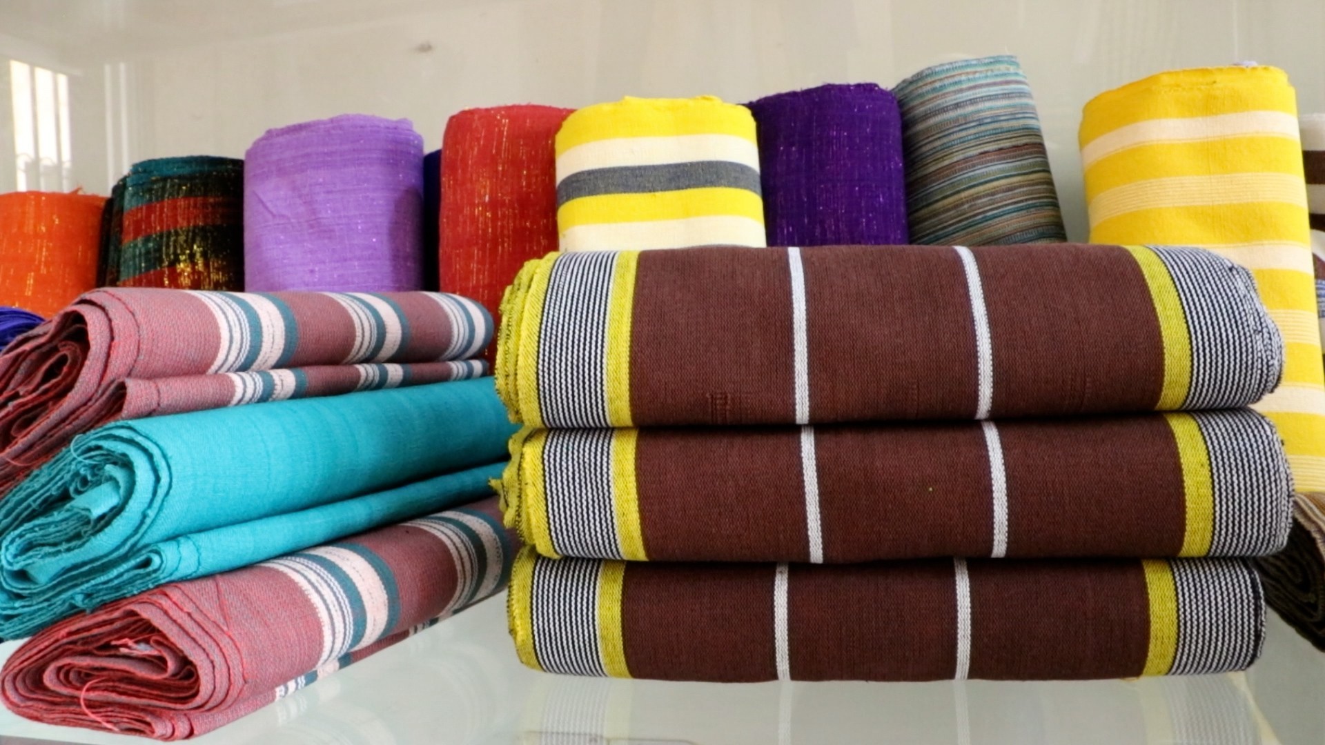 Burkina : le port du Faso Dan Fani imposé aux hôtes et hôtesses