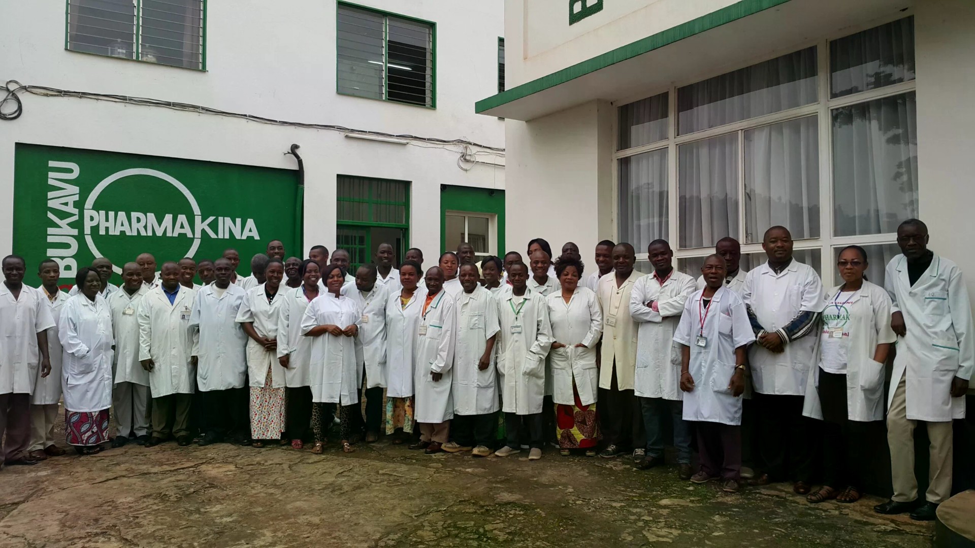 Les employés de Pharmakina sont à ce point attachés à leur entreprise qu'ils n'hésitent pas à dormir à l'usine pour protéger leur outil de travail dans une région particulièrement sujette à conflits.