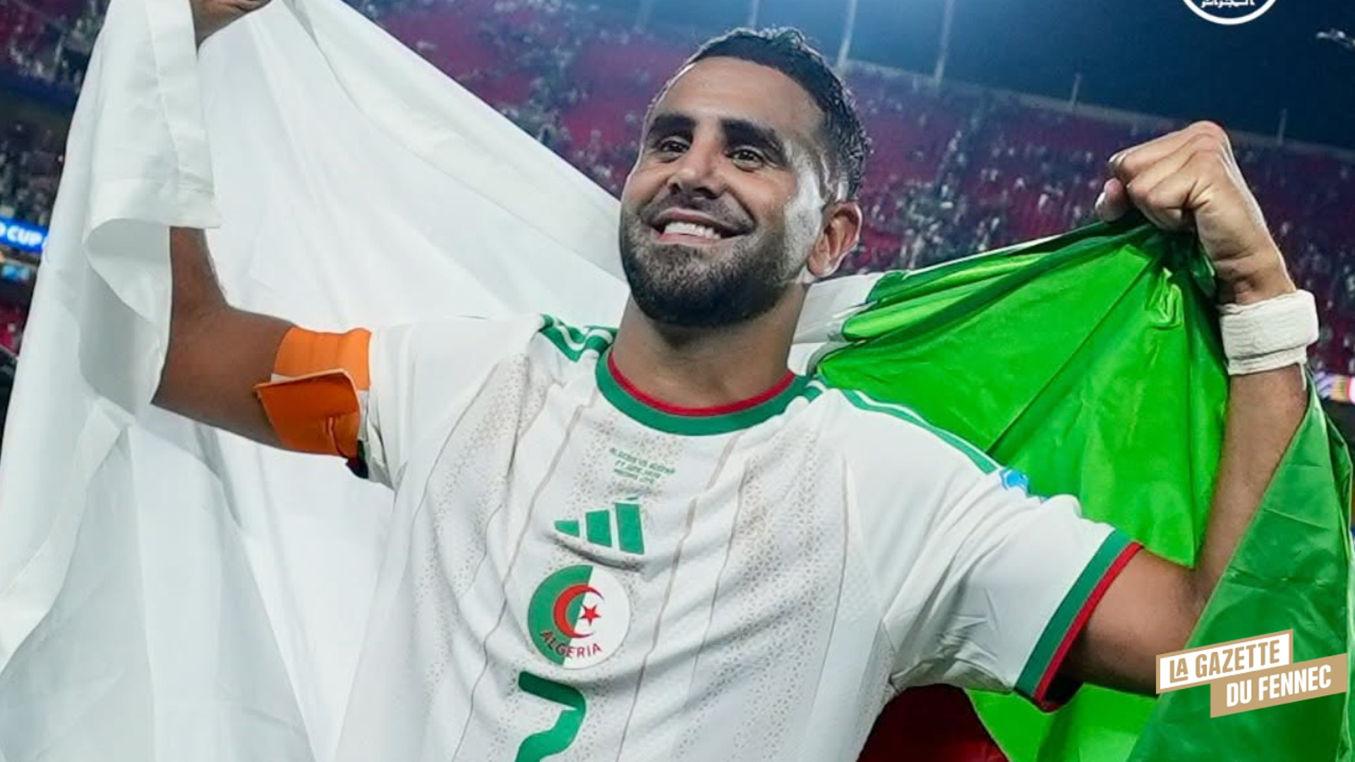 Riyad mahrez aura été le capitaine de l'équipe de l'Algérie qui a gagné la CAN en 2019. Il a porté le maillot national pour la dernière fois lors du match de Coupe du monde 2026 contre la Suisse en 16e de finale. 