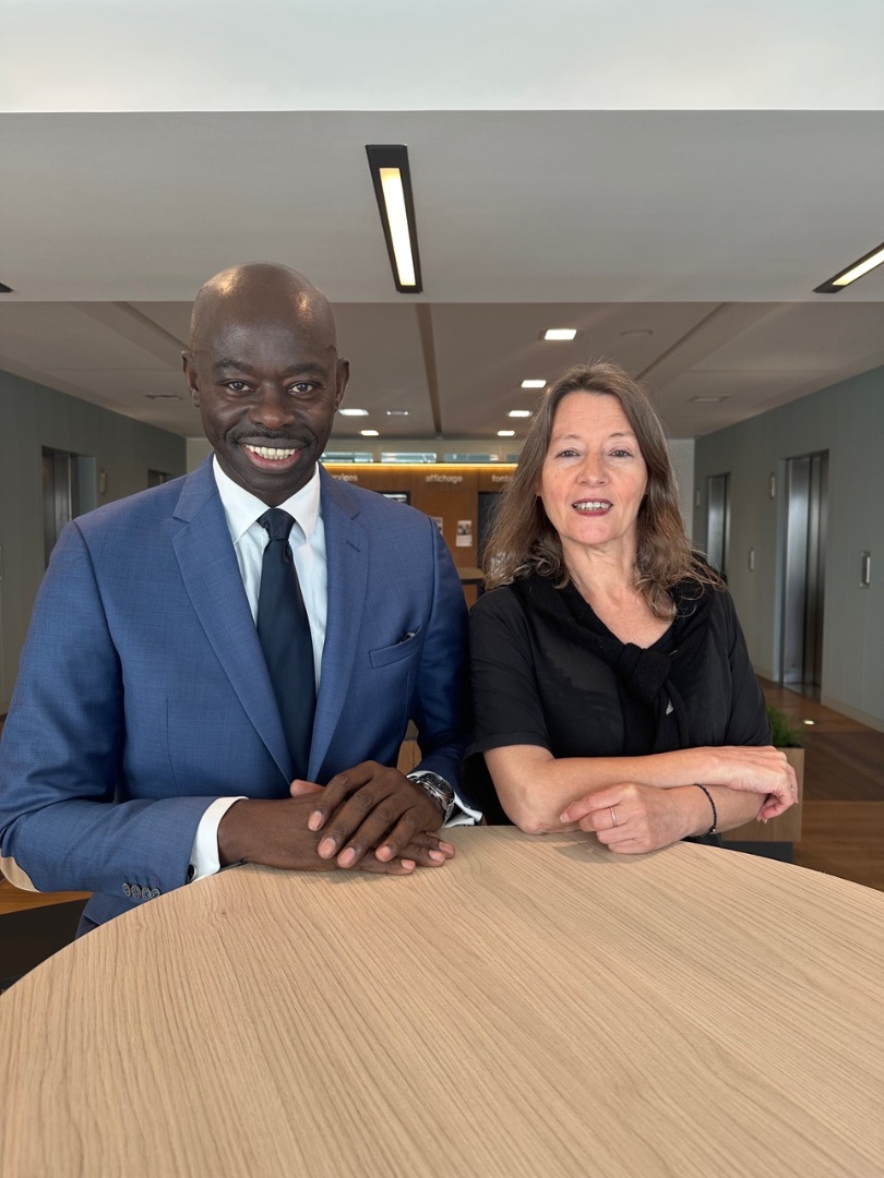 À côté du présentateur Sylvère-Henry Cissé, la réalisatrice Cécile Bonici joue un rôle essentiel dans la production de Sport en Légende.&nbsp;