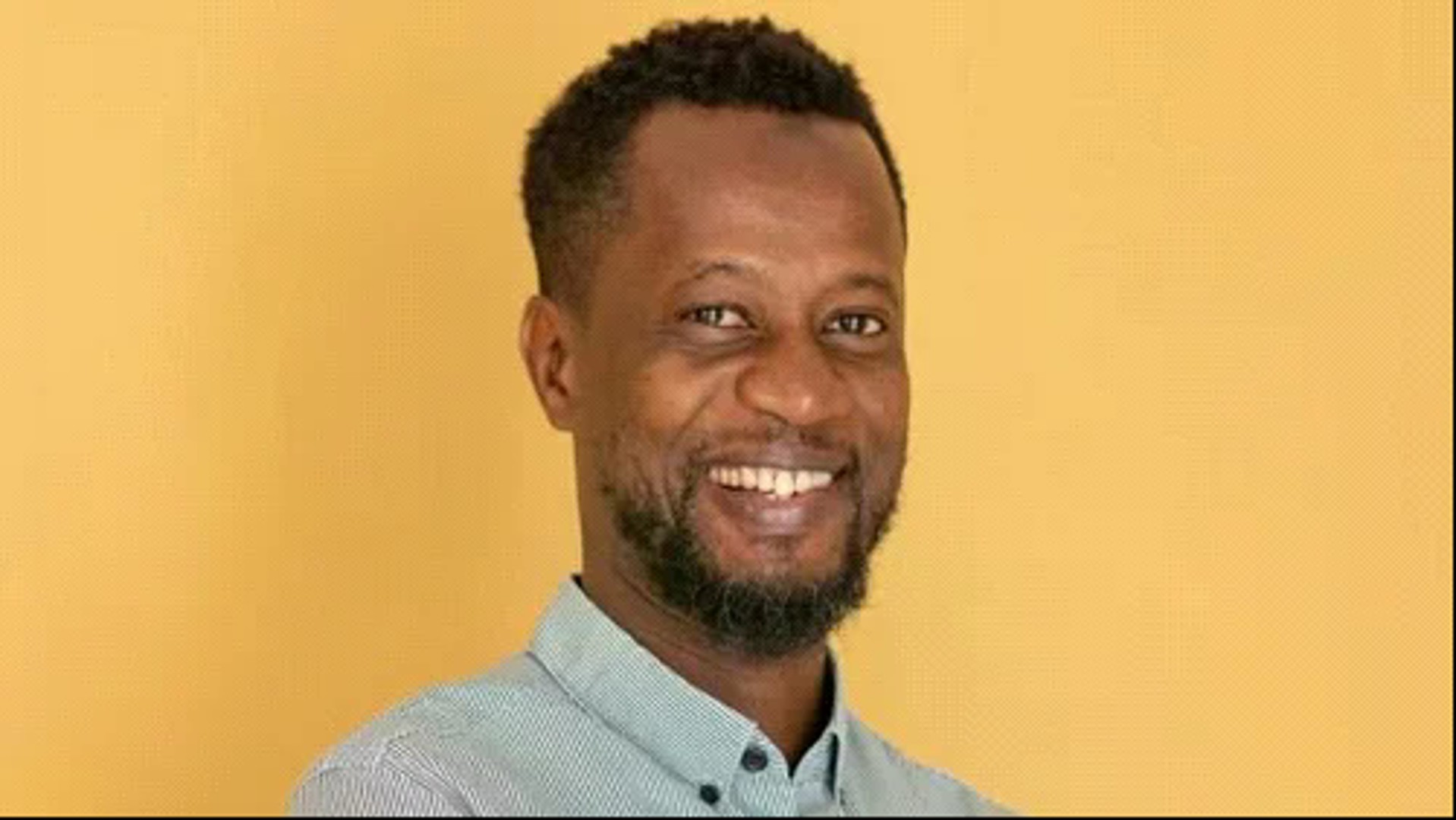 Installé au Canada, Abdoulaye "Laye" Samb a vu dans le format du timbre-poste "un très bon choix". "Un timbre, c'est un ambassadeur miniature qui voyage aux quatre coins du monde”, a-t-il dit.