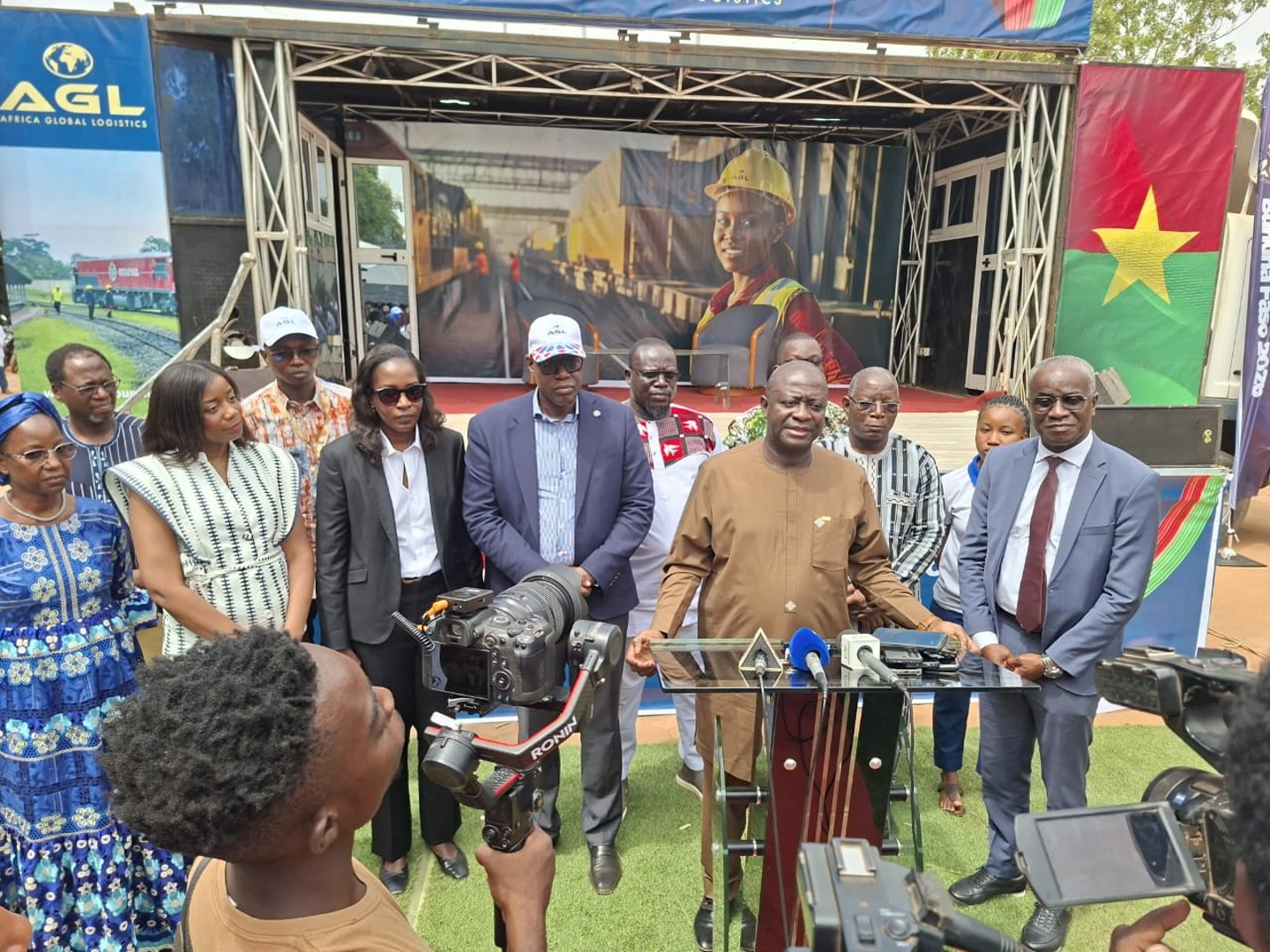 Autant sur les fronts de l'emploi que de la formation et de la solidarité, AGL Burkina Faso illustre une présence à 360° du groupe AGL dans le secteur du transport et de la logistique du pays. 